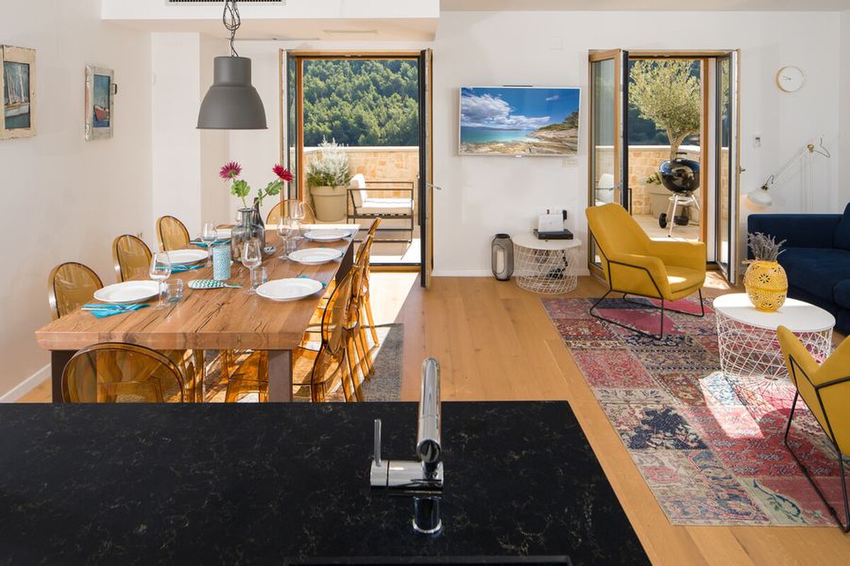 NA PREDAJ LUXUSNÁ kamenná vila / 250 m² / na ostrove HVAR — foto 4