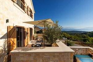 NA PREDAJ LUXUSNÁ kamenná vila / 250 m² / na ostrove HVAR — foto 2