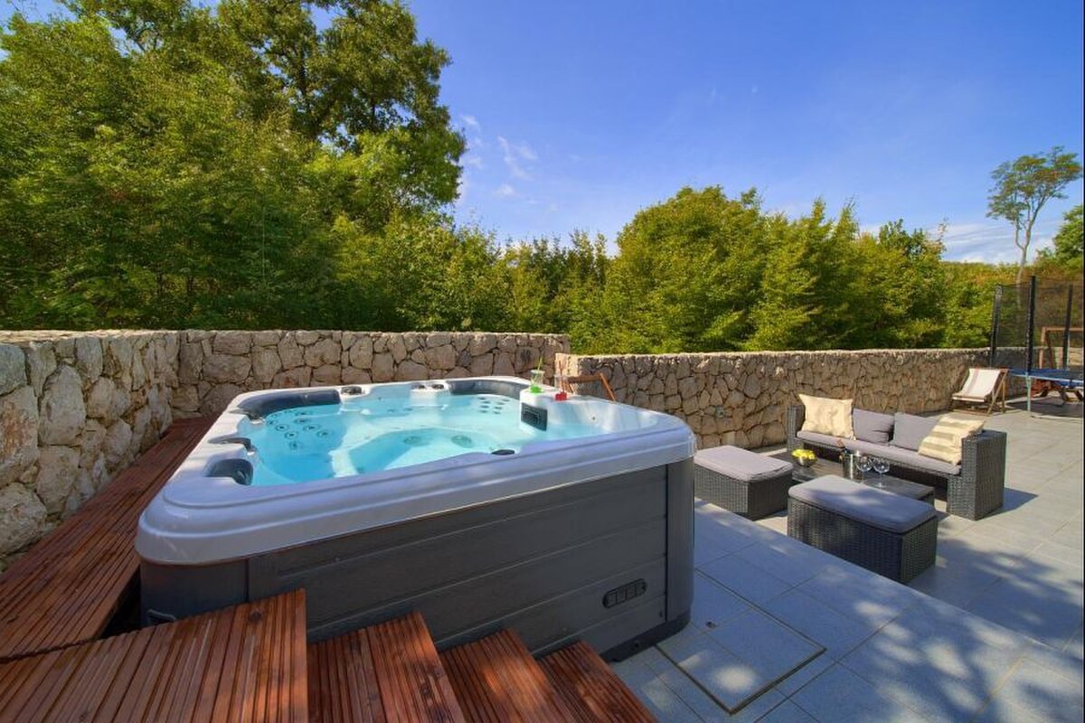 Na predaj kamenná vila s bazénom / 185 m² /, ostrov Krk — foto 17