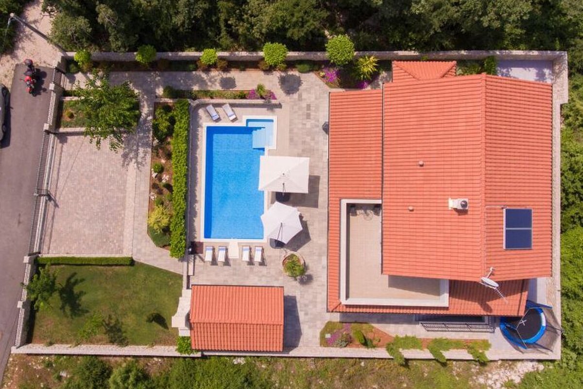 Na predaj kamenná vila s bazénom / 185 m² /, ostrov Krk — foto 4