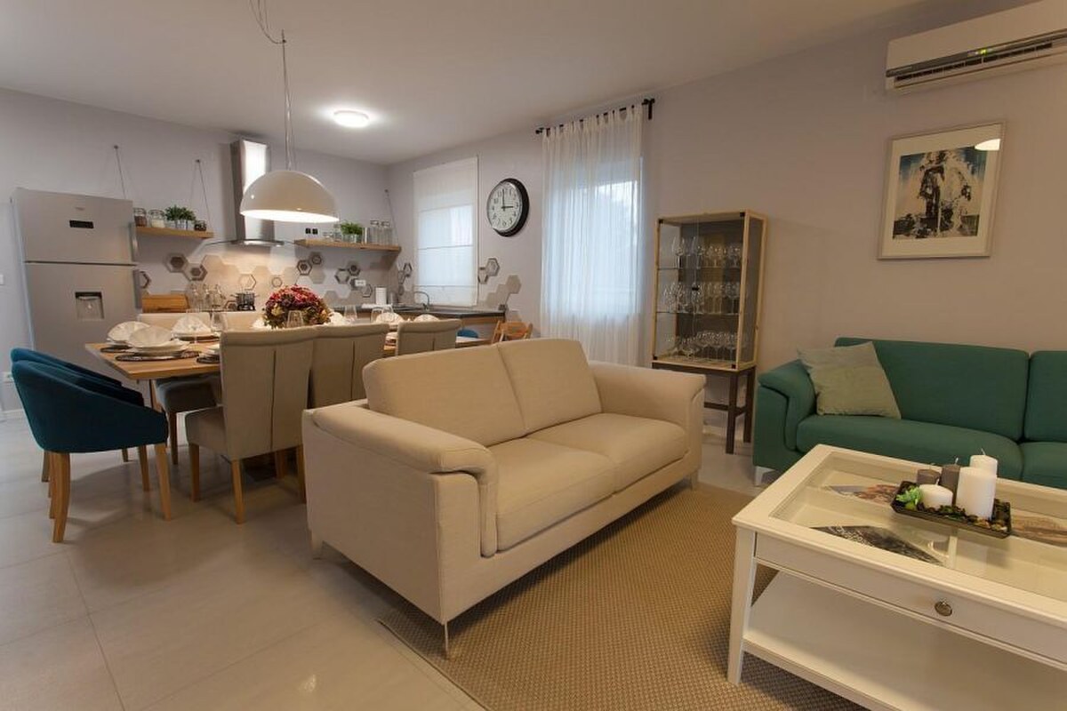 Na predaj kamenná vila s bazénom / 185 m² /, ostrov Krk — foto 8