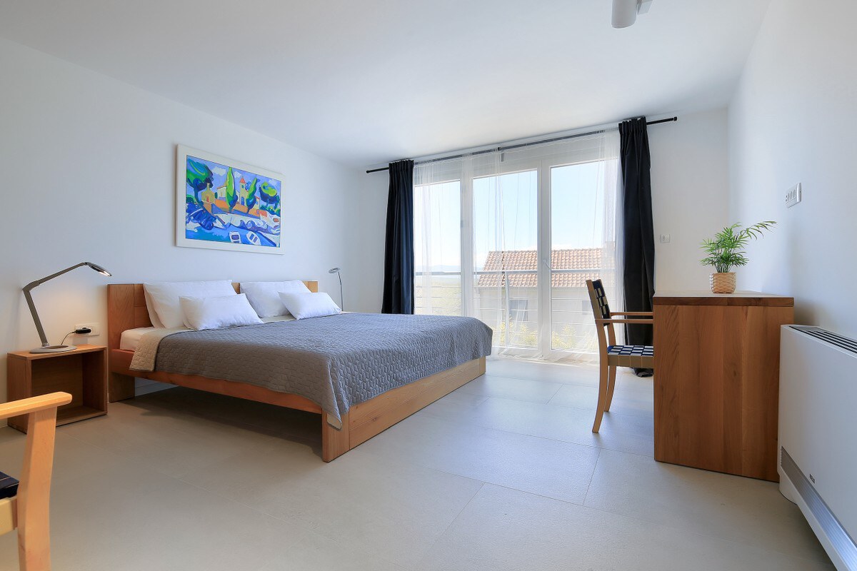 NA PREDAJ moderná vila /251 m²/ v atraktívnej lokalite, ostrov Krk — foto 11