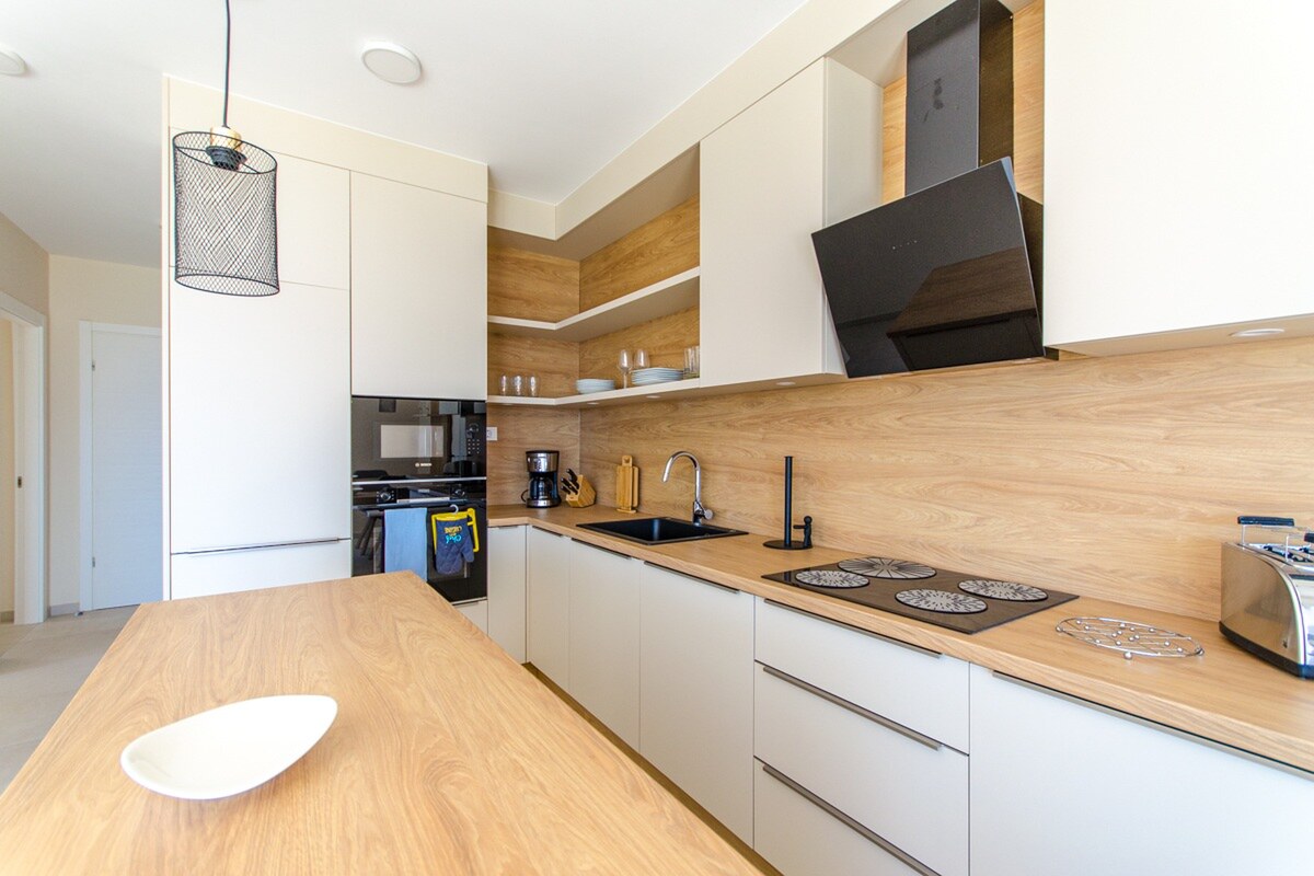 NA PREDAJ kamenná vila /400 m² / s výhľadom na more, ostrov  ŠOLTA — foto 16