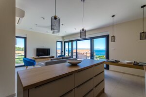 NA PREDAJ kamenná vila /400 m² / s výhľadom na more, ostrov  ŠOLTA — foto 12