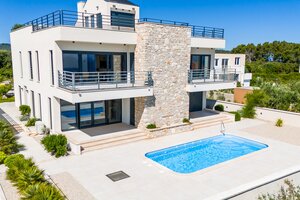 NA PREDAJ kamenná vila /400 m² / s výhľadom na more, ostrov  ŠOLTA — foto 2