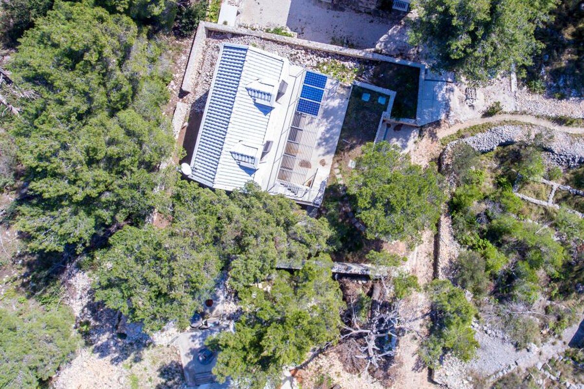 NA PREDAJ šarmantný dom / 72 m² /s výhľadom na more na ostrove BRAČ — foto 2