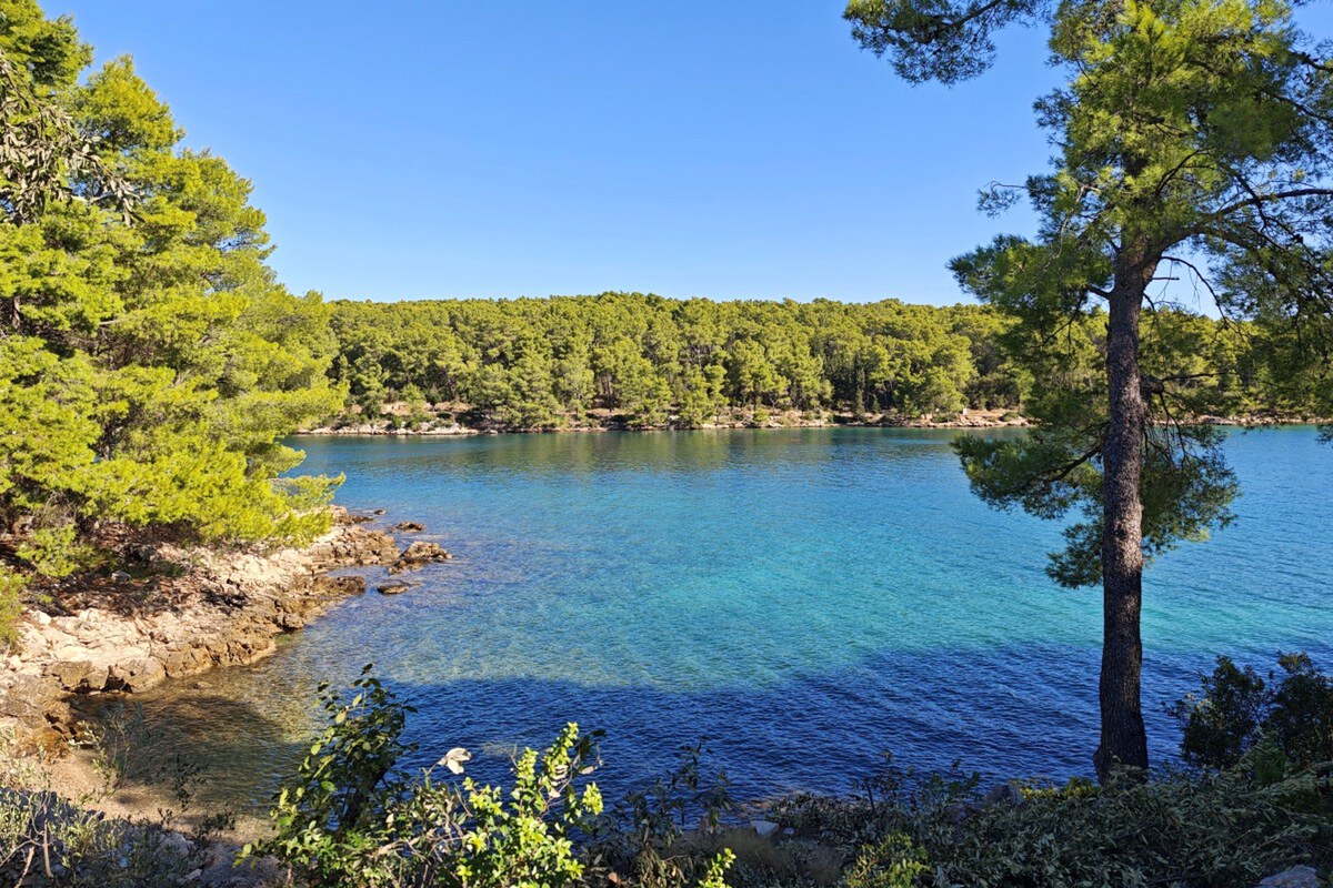 NA PREDAJ novostavba 1 izbový apartman  /44 m² / s loggiou,ostrov HVAR — foto 4