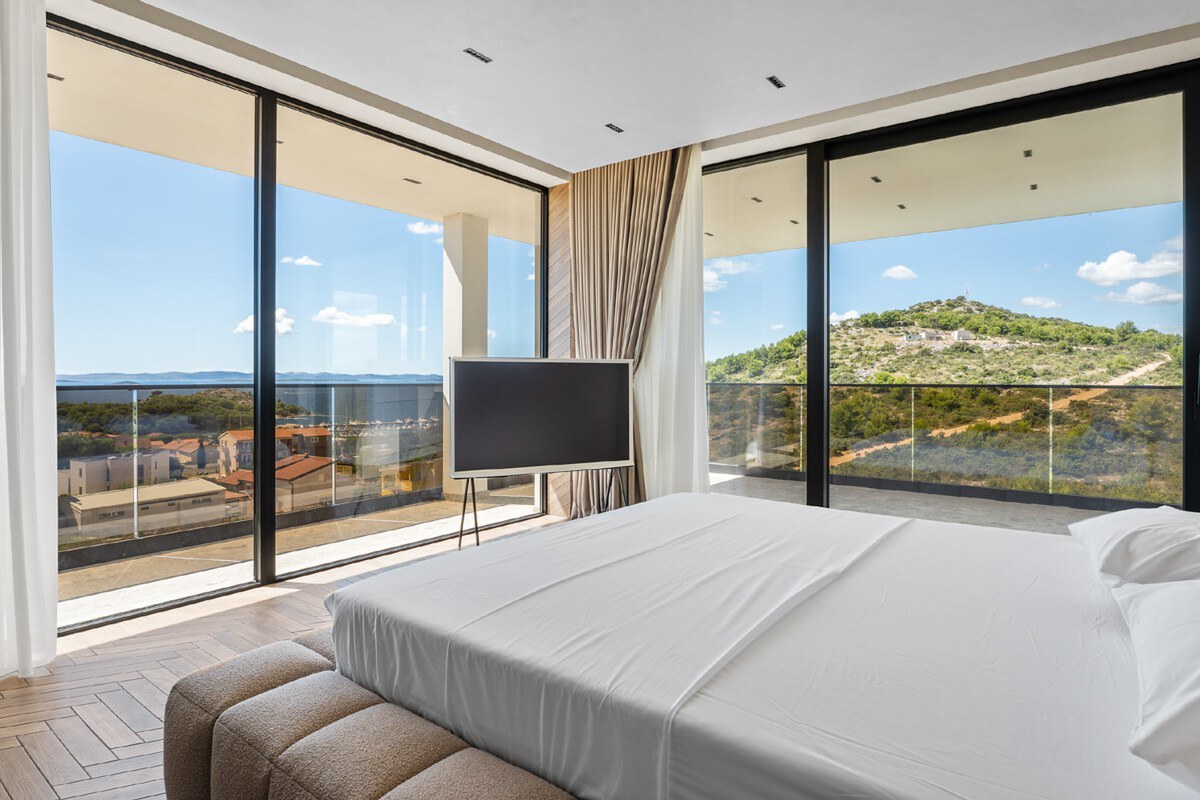 NA PREDAJ mediteránska vila s pôsobivým 360° výhľadom na more, DRAGE — foto 13