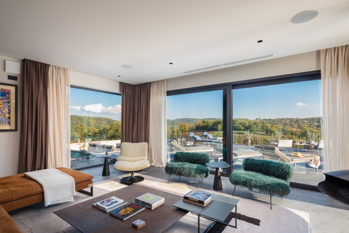 NA PREDAJ luxusná vila /435 m2/s infinity bazénom vo vnútrozemí, PAZIN — foto 12