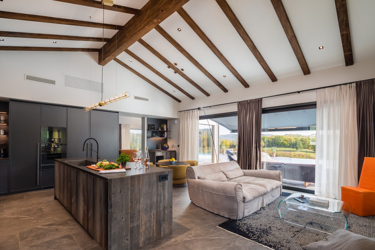NA PREDAJ luxusná vila /435 m2/s infinity bazénom vo vnútrozemí, PAZIN — foto 13