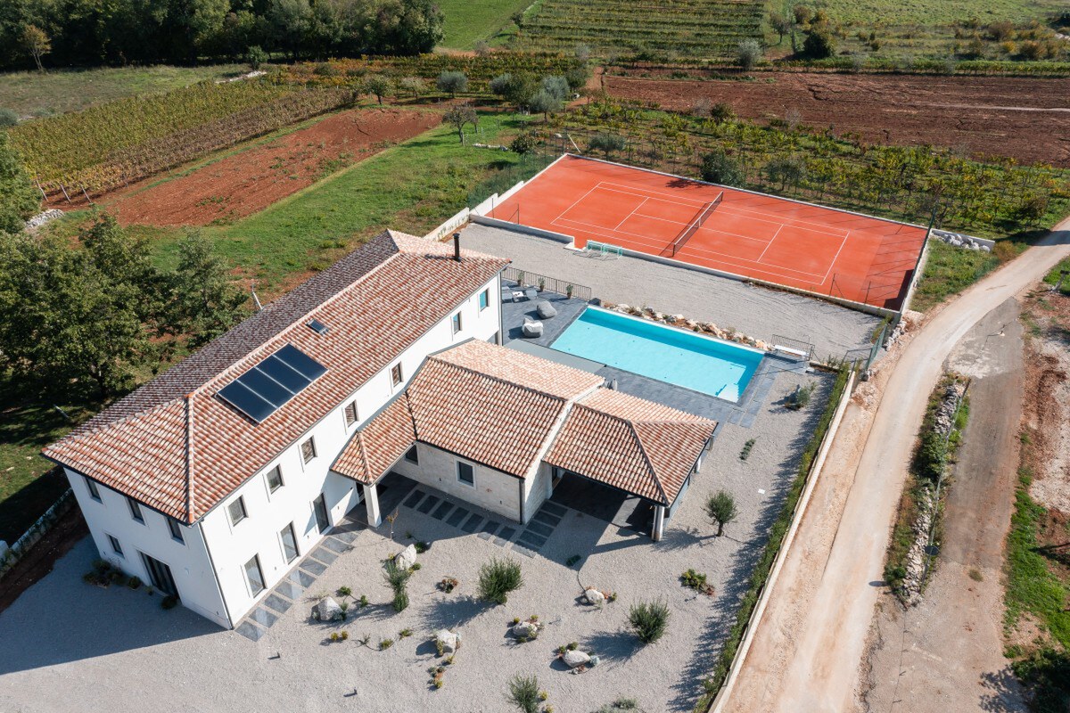 NA PREDAJ luxusná vila /435 m2/s infinity bazénom vo vnútrozemí, PAZIN — foto 5