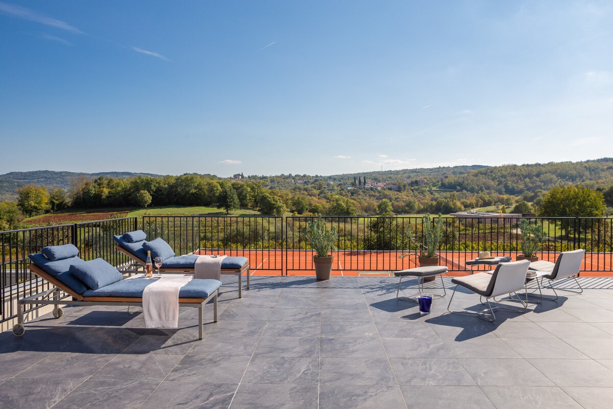 NA PREDAJ luxusná vila /435 m2/s infinity bazénom vo vnútrozemí, PAZIN — foto 7
