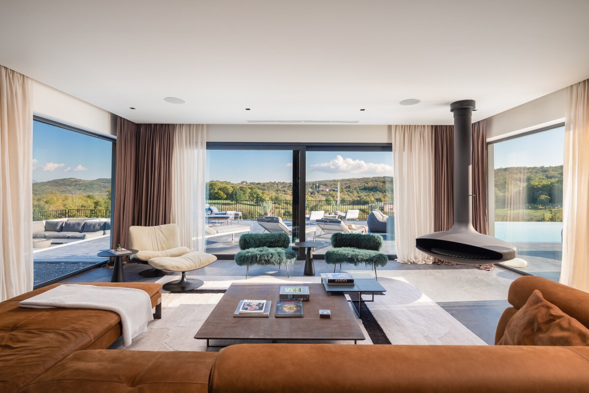 NA PREDAJ luxusná vila /435 m2/s infinity bazénom vo vnútrozemí, PAZIN — foto 9