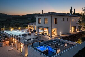 NA PREDAJ luxusná vila /435 m2/s infinity bazénom vo vnútrozemí, PAZIN — foto 3