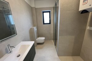NA PREDAJ Moderný apartmán  / 55 m² / s terasou, Kamenjak — foto 9