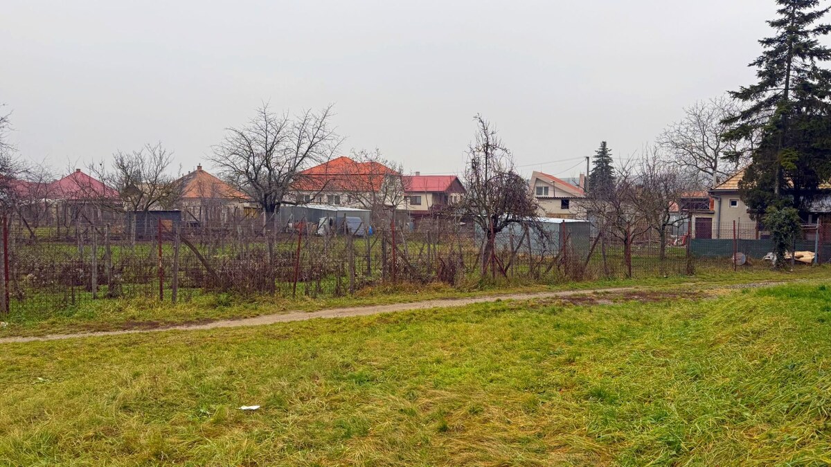 NA PREDAJ STAVEBNÝ POZEMOK V DULOVCIACH — foto 2