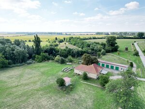 NA PREDAJ RODINNÝ DOM S VEDĽAJŠÍMI PRIESTORMI NA 2 HEKTÁROVOM POZEMKU — foto 16