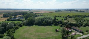 NA PREDAJ RODINNÝ DOM S VEDĽAJŠÍMI PRIESTORMI NA 2 HEKTÁROVOM POZEMKU — foto 17