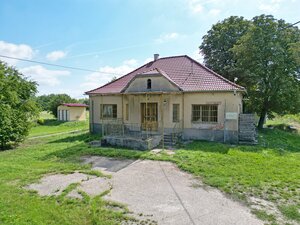 NA PREDAJ RODINNÝ DOM S VEDĽAJŠÍMI PRIESTORMI NA 2 HEKTÁROVOM POZEMKU — foto 6