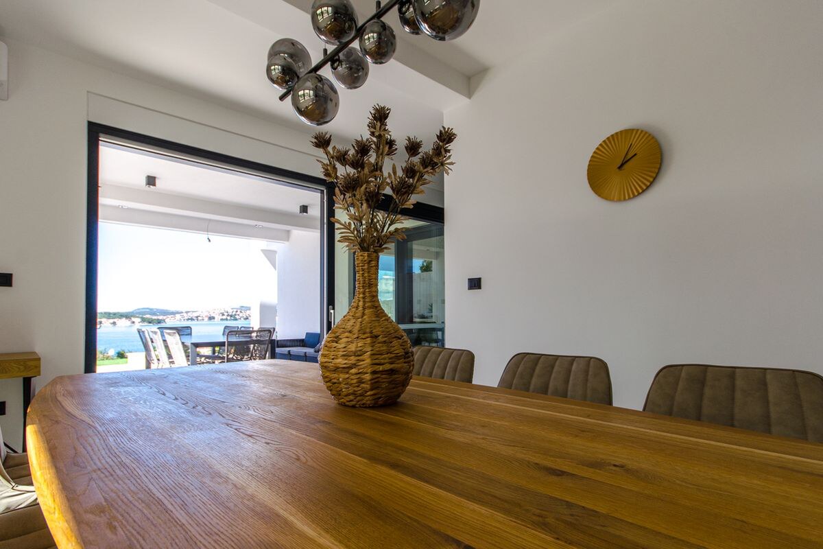 NA PREDAJ novopostavená vila s bazénom /280 m² / Dalmátsko, Rogoznica — foto 11