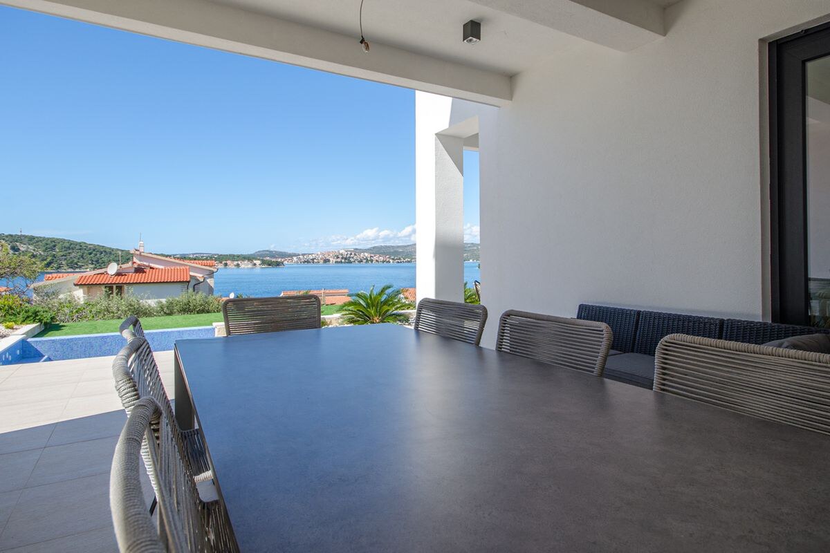 NA PREDAJ novopostavená vila s bazénom /280 m² / Dalmátsko, Rogoznica — foto 12