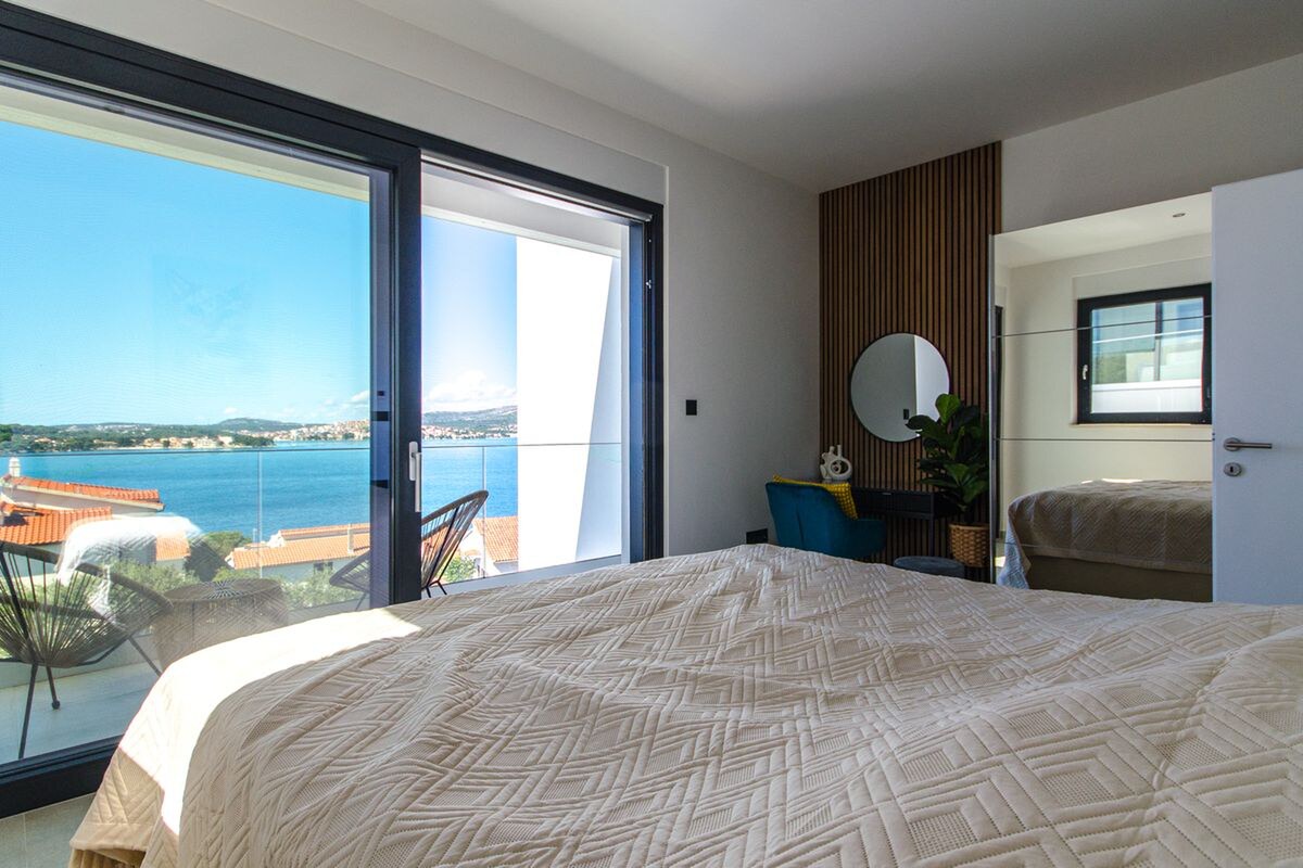 NA PREDAJ novopostavená vila s bazénom /280 m² / Dalmátsko, Rogoznica — foto 14