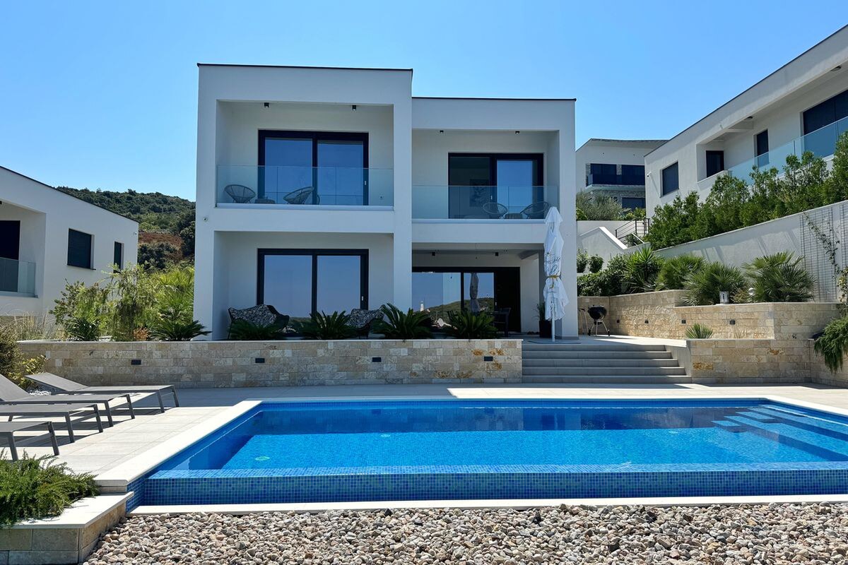 NA PREDAJ novopostavená vila s bazénom /280 m² / Dalmátsko, Rogoznica — foto 3