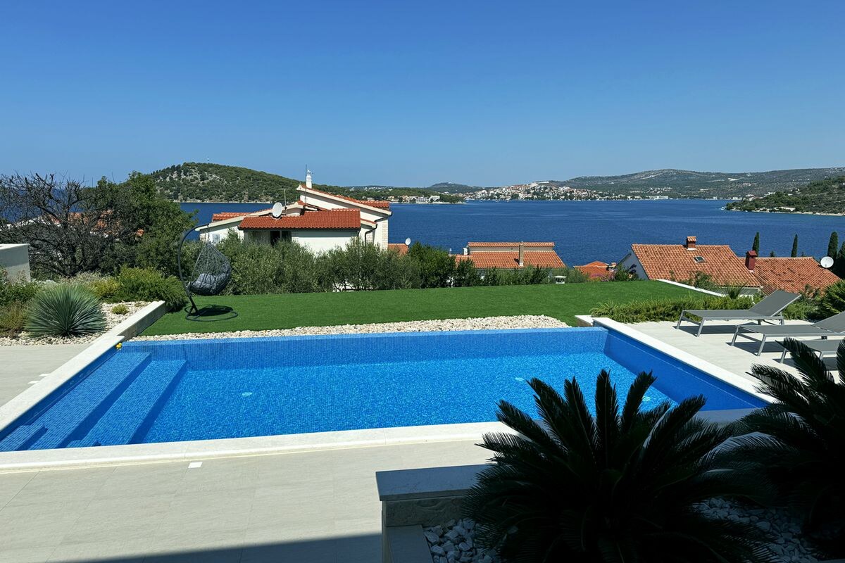 NA PREDAJ novopostavená vila s bazénom /280 m² / Dalmátsko, Rogoznica — foto 5