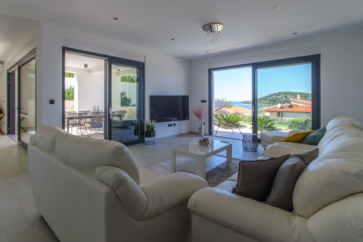 NA PREDAJ novopostavená vila s bazénom /280 m² / Dalmátsko, Rogoznica — foto 7