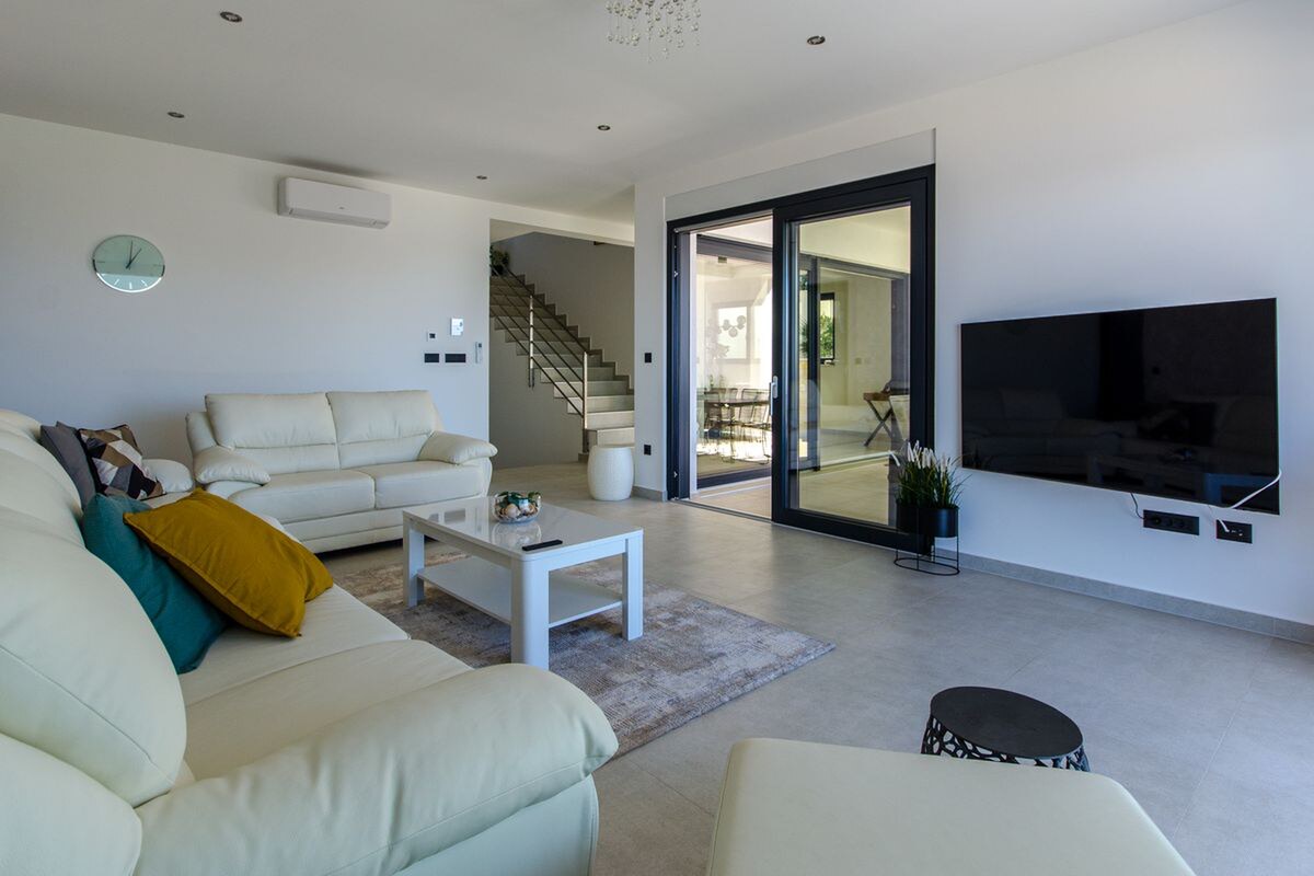 NA PREDAJ novopostavená vila s bazénom /280 m² / Dalmátsko, Rogoznica — foto 8