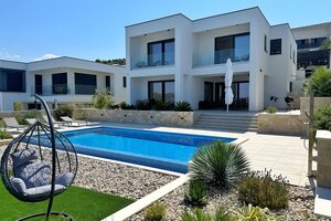 NA PREDAJ novopostavená vila s bazénom /280 m² / Dalmátsko, Rogoznica — foto 2