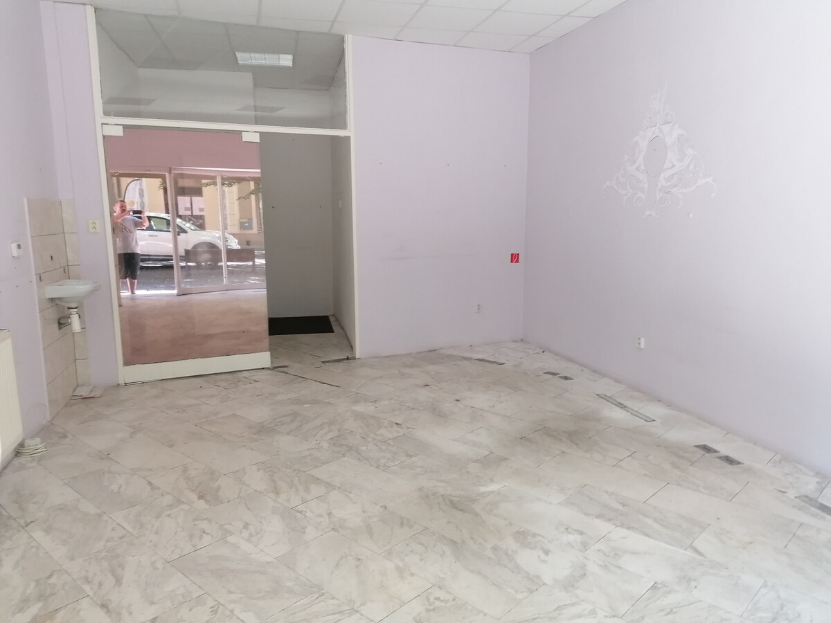 PRENÁJOM: 30m2 priestor v centre mesta - KOMÁRNO — foto 2