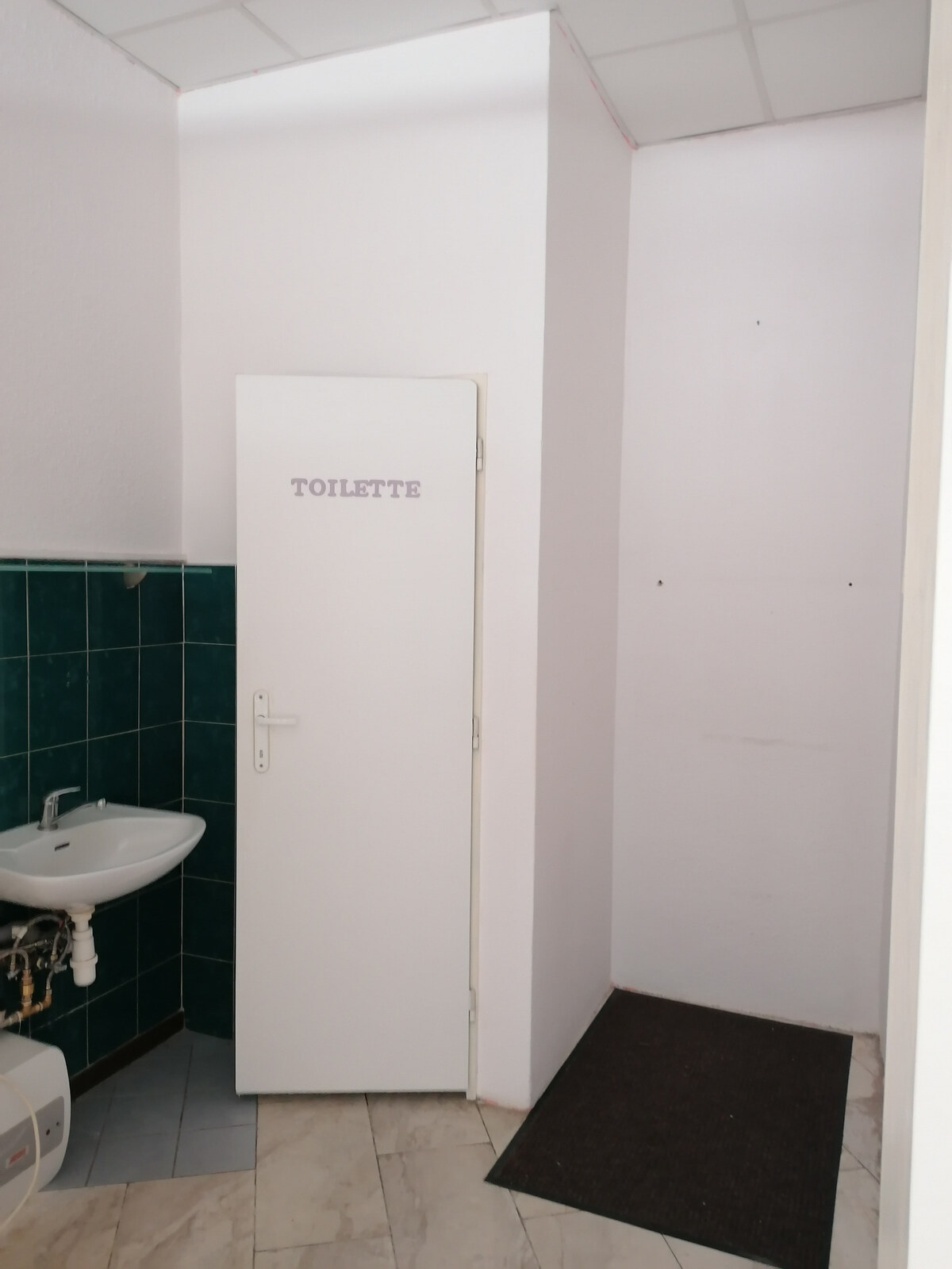 PRENÁJOM: 30m2 priestor v centre mesta - KOMÁRNO — foto 3