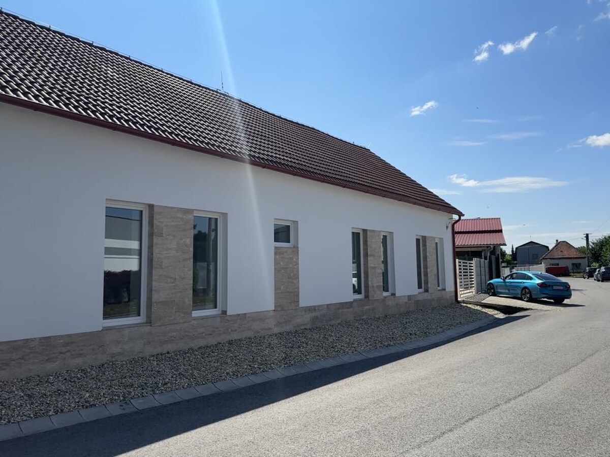 PREDAJ : MODERNÁ POLYFUNKČNÁ BUDOVA NA BÝVANIE AJ PODNIKANIE — foto 16