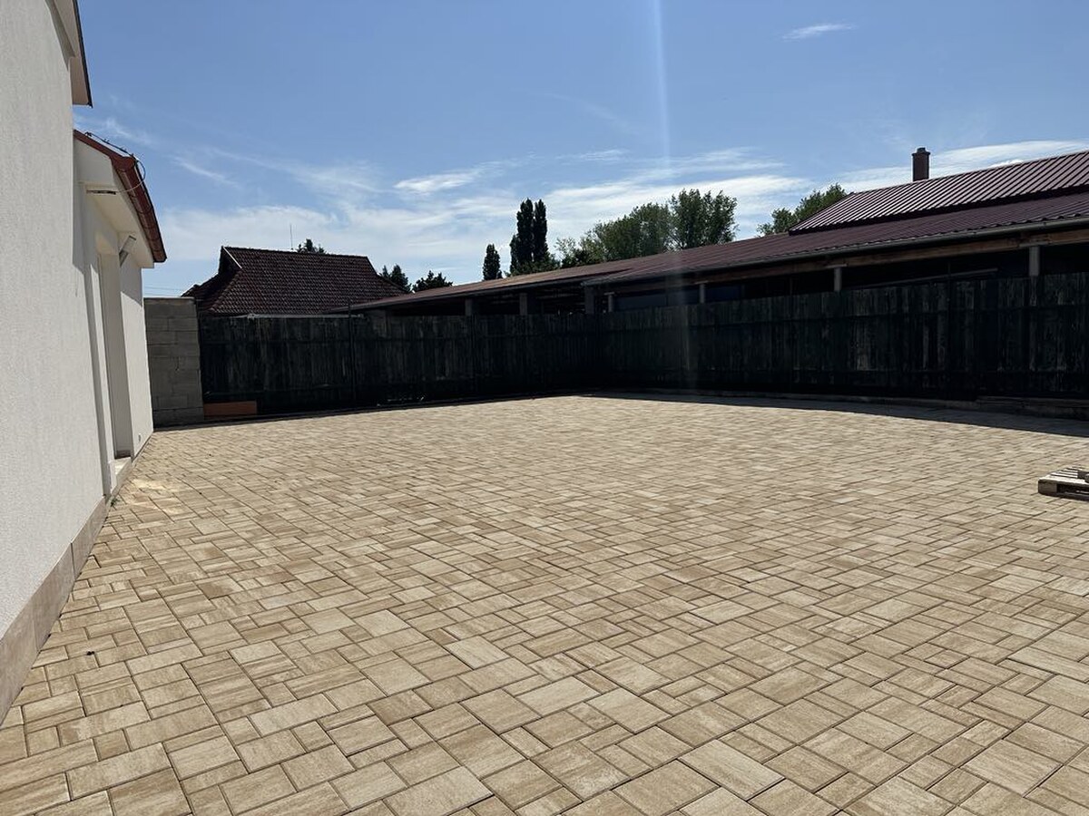 PREDAJ : MODERNÁ POLYFUNKČNÁ BUDOVA NA BÝVANIE AJ PODNIKANIE — foto 2