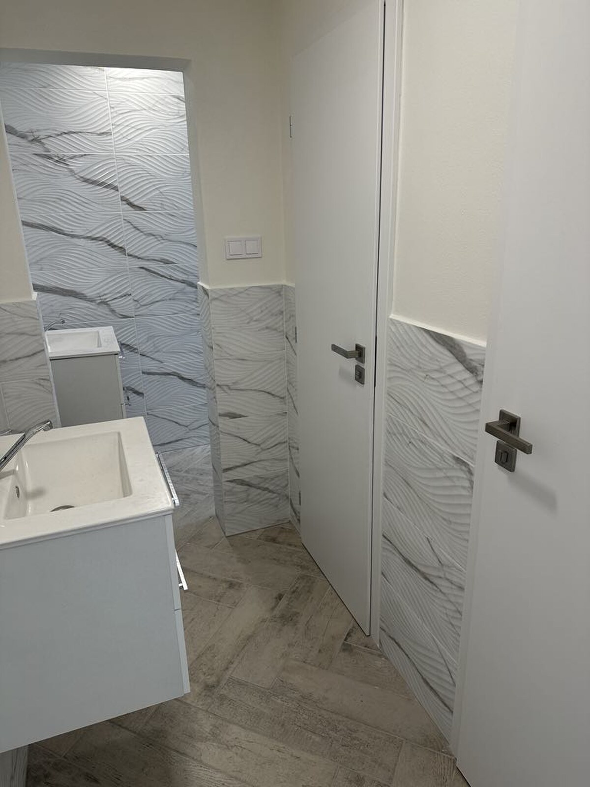 PREDAJ : MODERNÁ POLYFUNKČNÁ BUDOVA NA BÝVANIE AJ PODNIKANIE — foto 8