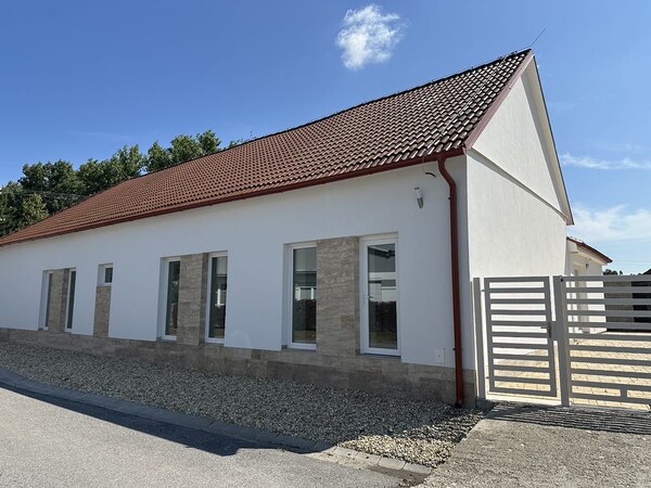 PREDAJ : MODERNÁ POLYFUNKČNÁ BUDOVA NA BÝVANIE AJ PODNIKANIE