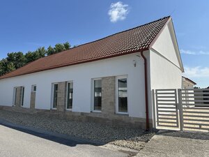 PREDAJ : MODERNÁ POLYFUNKČNÁ BUDOVA NA BÝVANIE AJ PODNIKANIE — foto 1