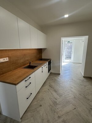 PREDAJ : MODERNÁ POLYFUNKČNÁ BUDOVA NA BÝVANIE AJ PODNIKANIE — foto 6