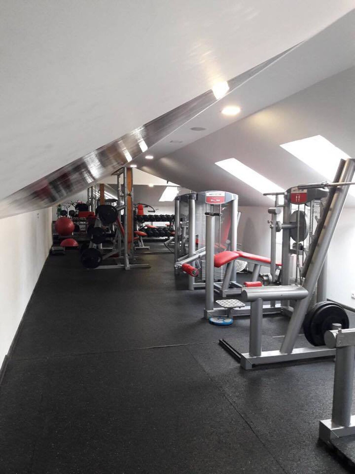 NA PREDAJ: POLYFUNKČNÁ BUDOVA, POHOSTINSTVO, FITNESS, KOZMETIKA... — foto 11