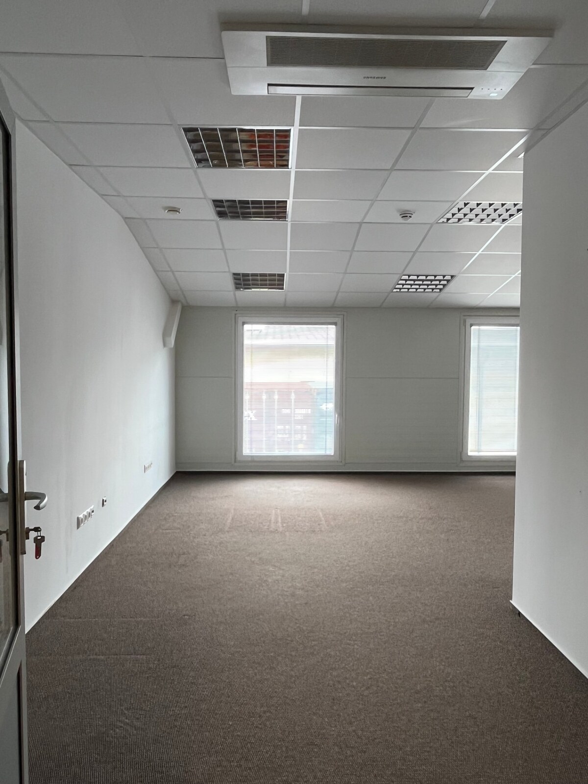 NA PRENÁJOM montovaná hala /270 m2/, A.Jedlika, Komárno — foto 3