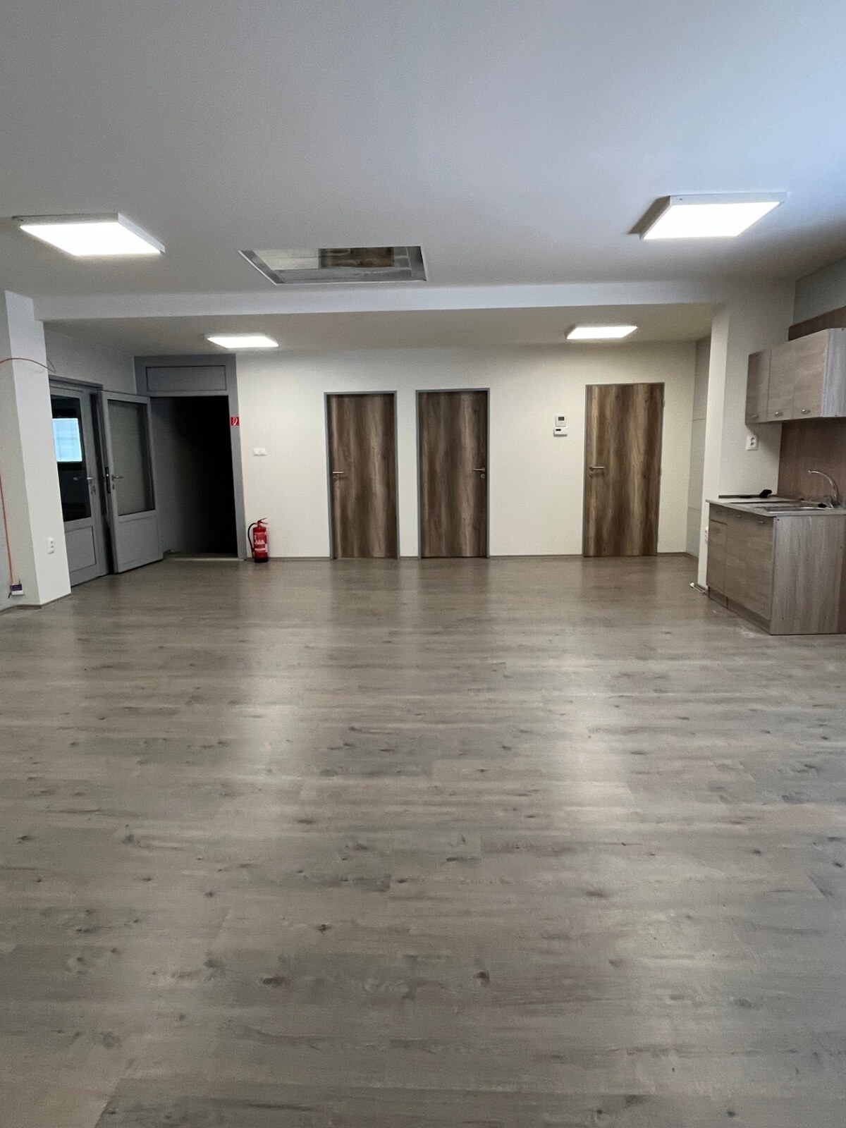 NA PRENÁJOM montovaná hala s garážou /250 m2/,A.Jedlika, Komárno — foto 5