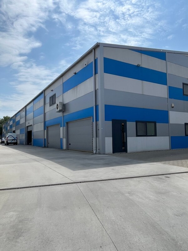 NA PRENÁJOM montovaná hala s garážou /250 m2/,A.Jedlika, Komárno
