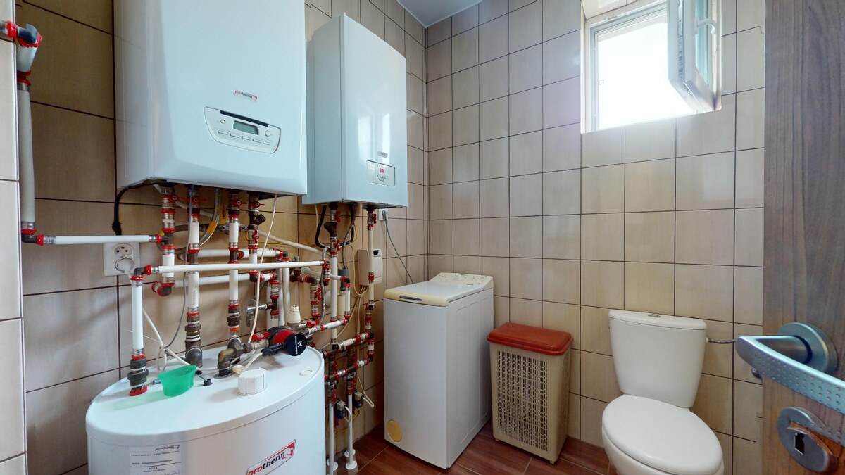 NOVÁ CENA! PREDAJ VEĽKÝ 8 IZBOVÝ RODINNÝ DOM V CENTRE MESTA, KOMÁRNO — foto 19