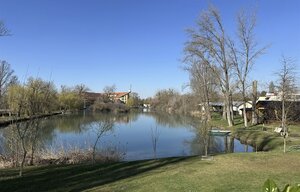 NA PREDAJ STAVEBNÉ POZEMKY S PLATNÝMI STAVEBNÝMI POVOLENIAMI, PATINCE — foto 1