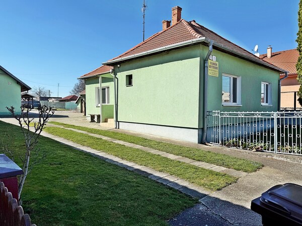 Na predaj :7 izbový rodinný dom - ubytovanie Podhájska ,