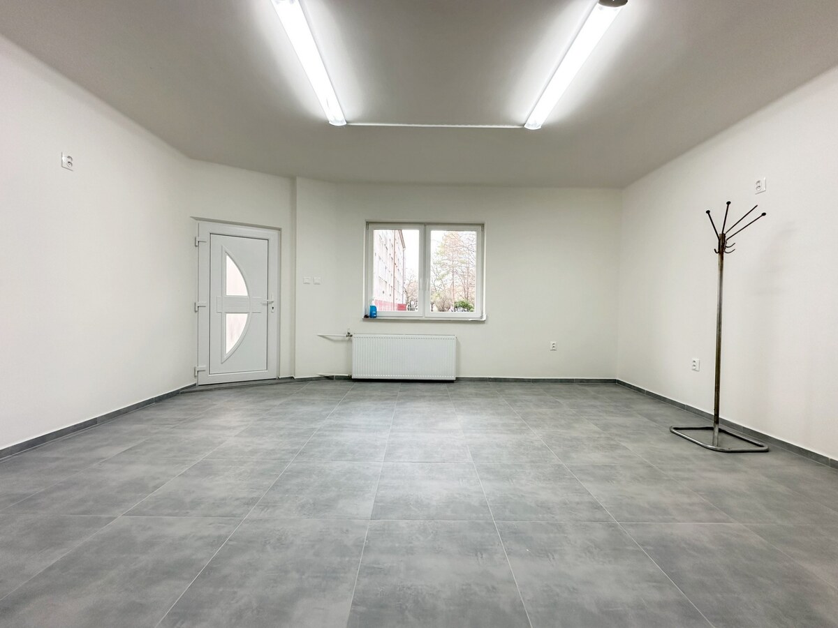 PRENÁJOM: KOMPLETNE ZREKONŠTRUOVANÝ PRIESTOR PRE SLUŽBY, CENTRUM — foto 2