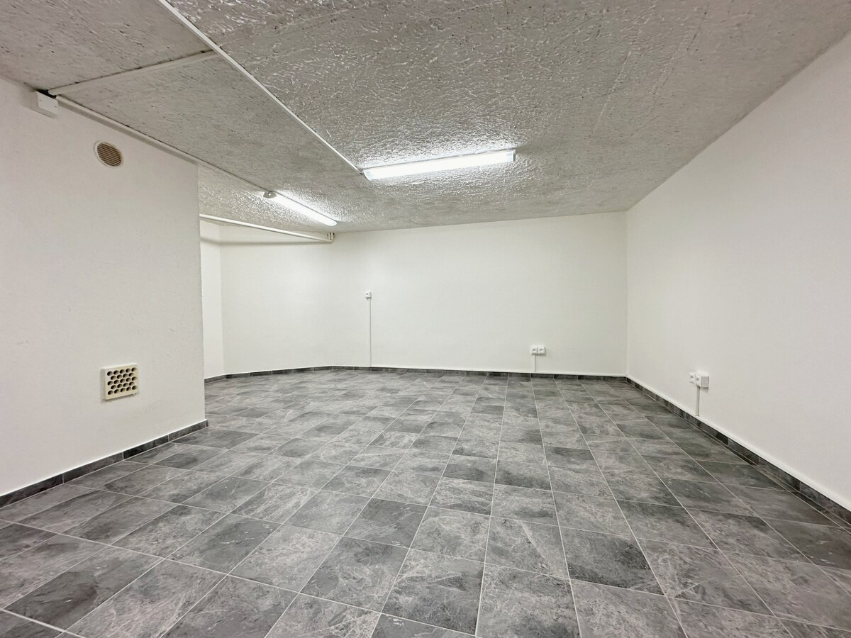 PRENÁJOM: KOMPLETNE ZREKONŠTRUOVANÝ PRIESTOR PRE SLUŽBY, CENTRUM — foto 4
