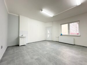 PRENÁJOM: KOMPLETNE ZREKONŠTRUOVANÝ PRIESTOR PRE SLUŽBY, CENTRUM — foto 1