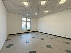 PRENÁJOM - OBCHODNÝ PRIESTOR NA FREKVENTOVANEJ ULICI V KOMÁRNE — foto 4
